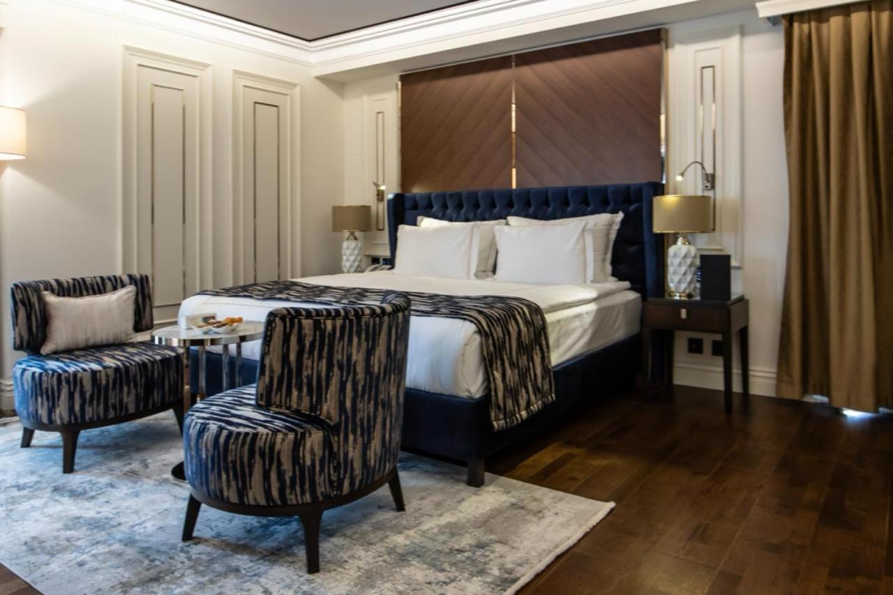 Xheko Imperial Luxury Hotel & Spa Tirana Exterior foto A bedroom at the hotel