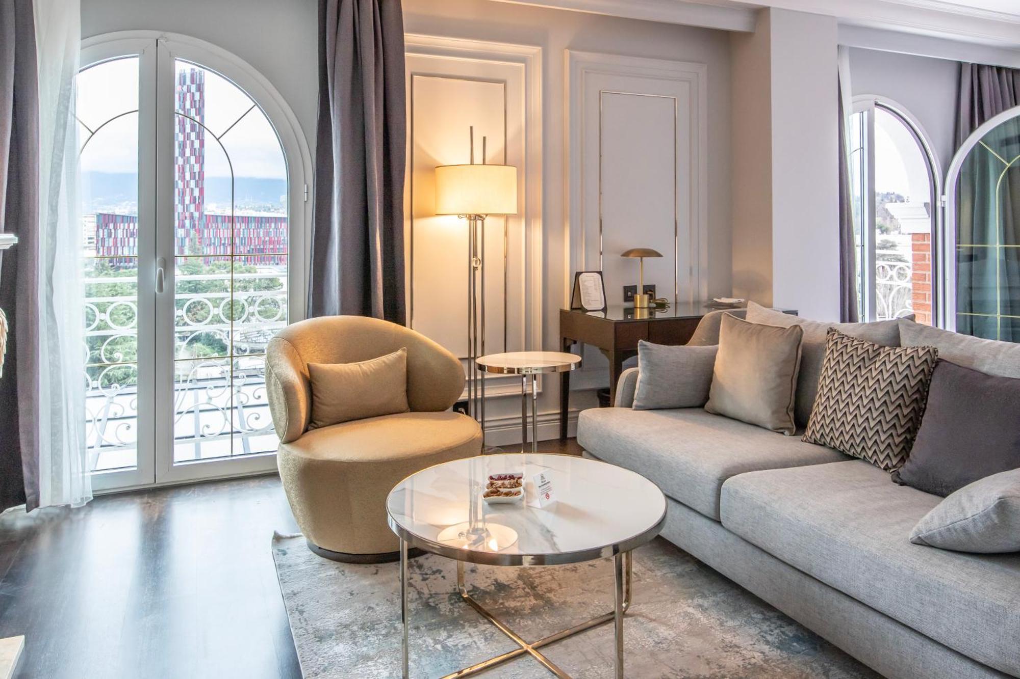 Xheko Imperial Luxury Hotel & Spa Tirana Exterior foto A living room at the hotel