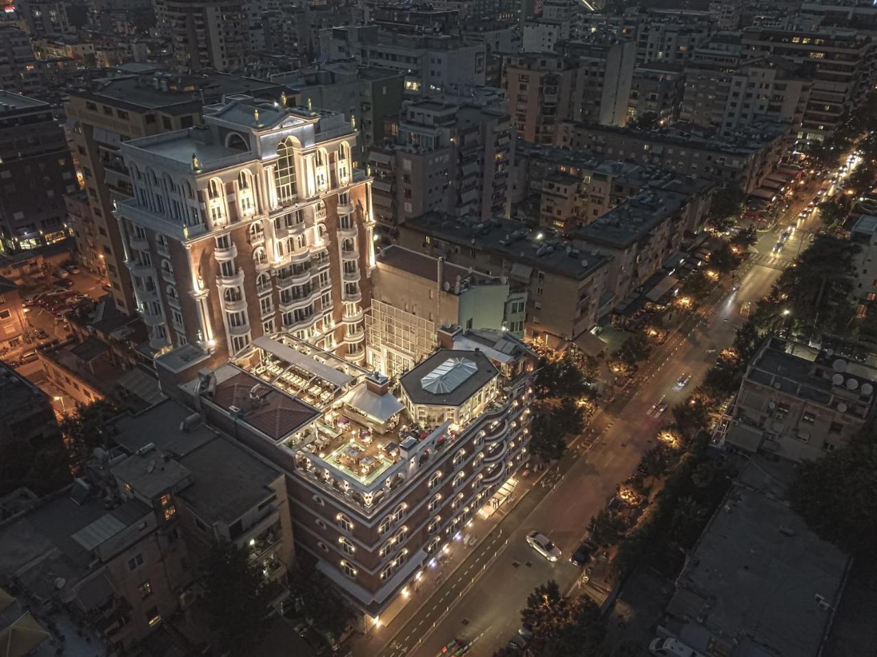 Xheko Imperial Luxury Hotel & Spa Tirana Exterior foto The hotel at night